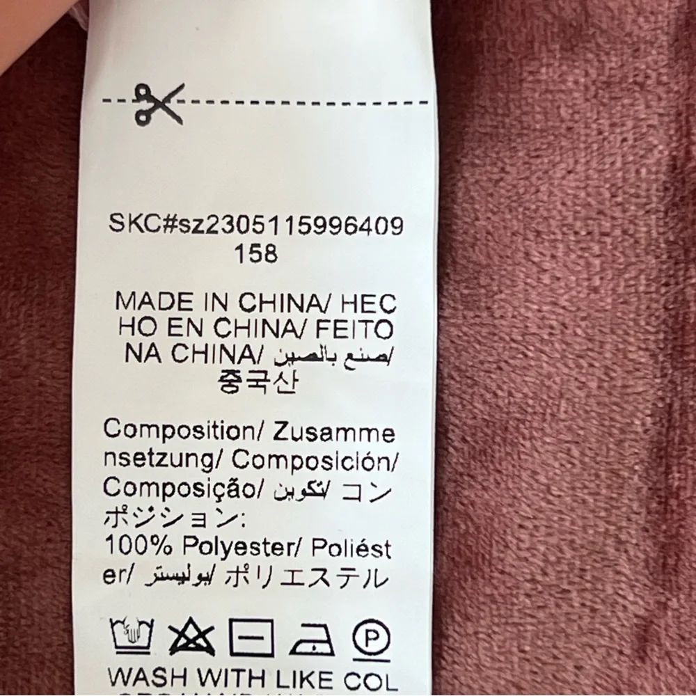 Pink Knit Sweater with Red Strawberry Design Sz Small Flutter Sleeve Soft Cozy - Picture 8 of 10